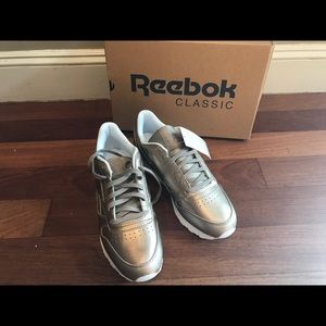 Reebok tennis shoes in gold